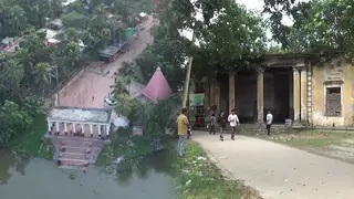 নড়াইলে জমিদার বাড়ি দখল করে অবৈধ ভবন নির্মাণ